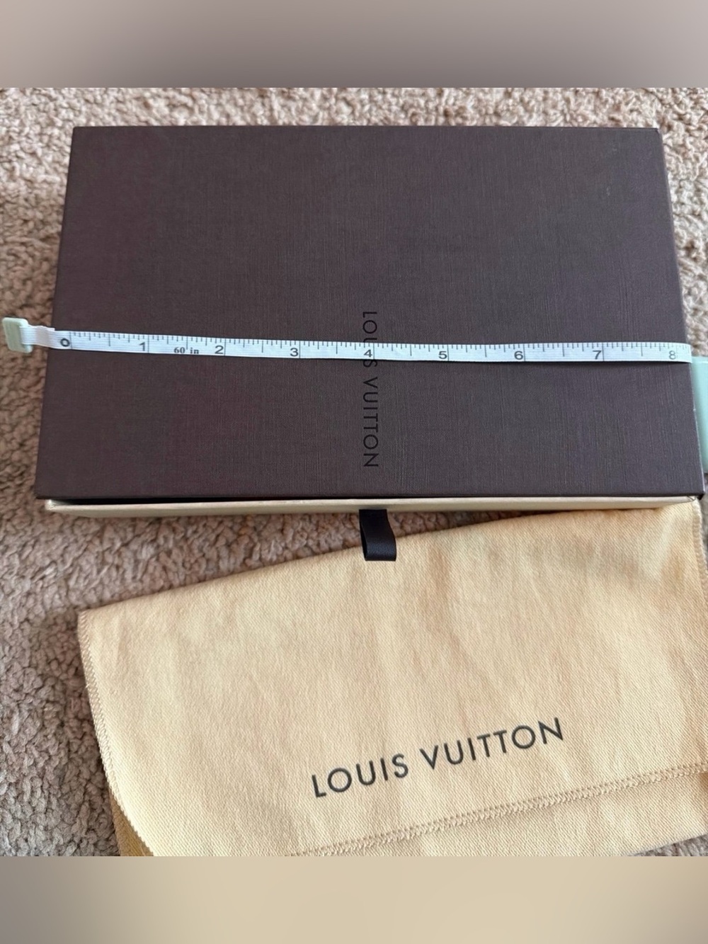 Louis Vuitton - Picture 8 of 12